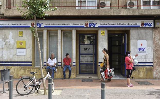 Oficina del SEF en Murcia (foto de 'La Verdad').