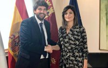 Alcaldesa y presidente CARM2